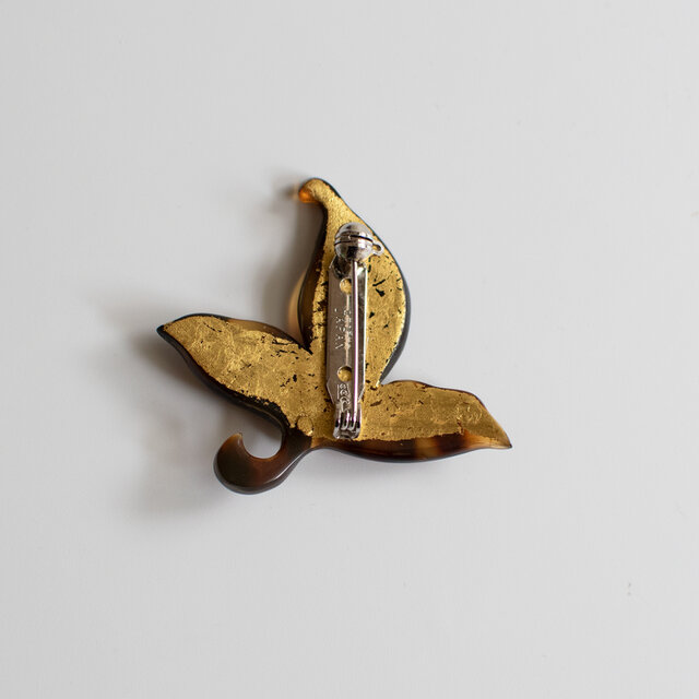 鼈甲螺鈿ブローチ 葉 | iichi 日々の暮らしを心地よくするハンドメイド