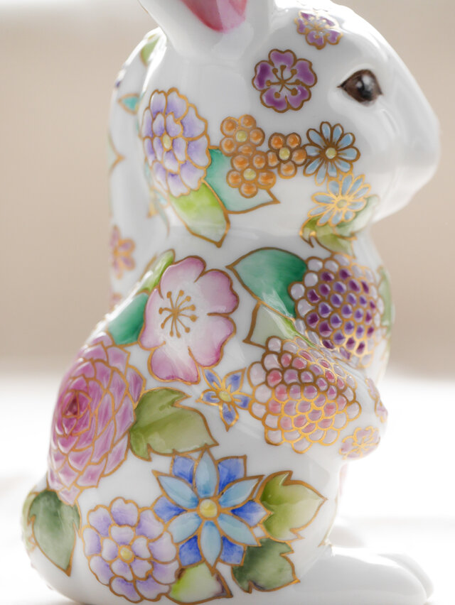 受注制作＊金彩花柄白うさぎ | iichi 日々の暮らしを心地よくする