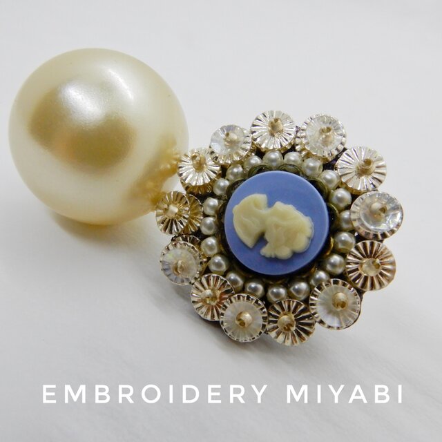 アンティーク調カメオ大粒パールのブローチ (リュネビル刺繍) | iichi
