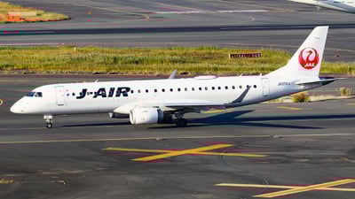JA252J - Embraer E190STD [19000748] - Flightradar24