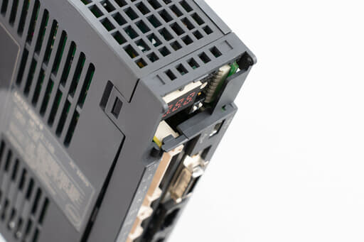 三菱 ACサーボアンプ MR-J3-10B (電源ON累積時間40956h・欠け・割れ