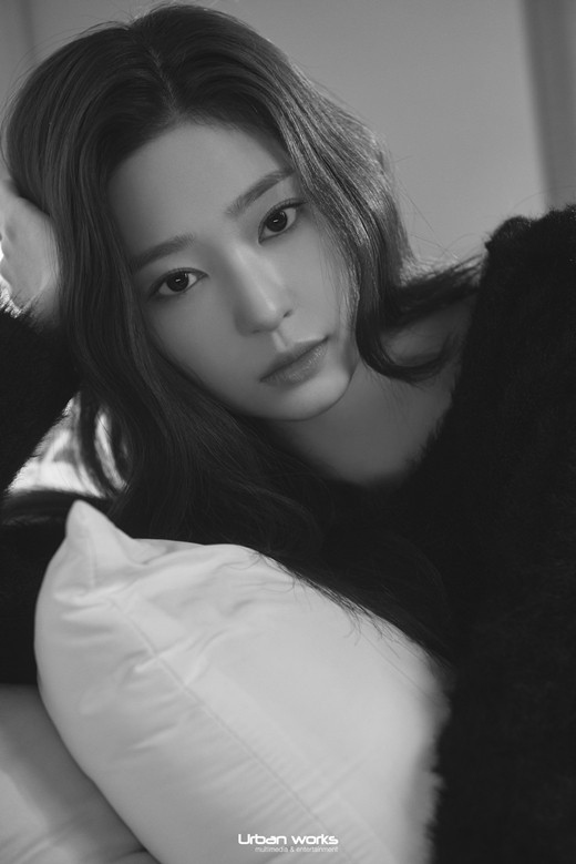 IZ*ONE出身キム・ミンジュ、自らデザインに参加したフォトブック「Pro