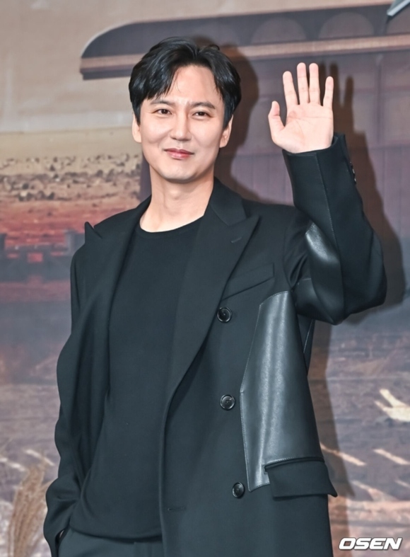 キム・ナムギル、新ドラマ「鉄槌教師」出演オファーめぐり懸念の声