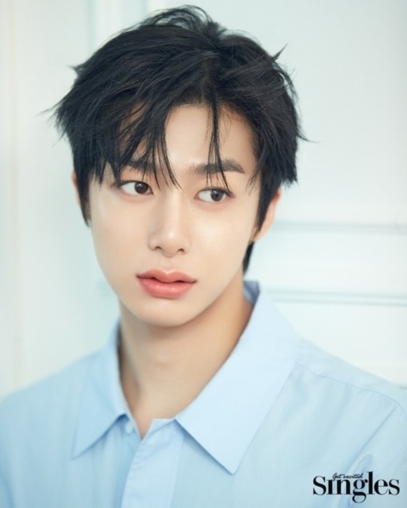 MONSTA X ヒョンウォン、爽やかなムードのグラビア公開…輝くビジュアル