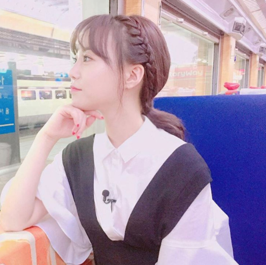 KARA ヨンジ、近況写真を公開…絵のような横顔に“視線集中” - Kstyle