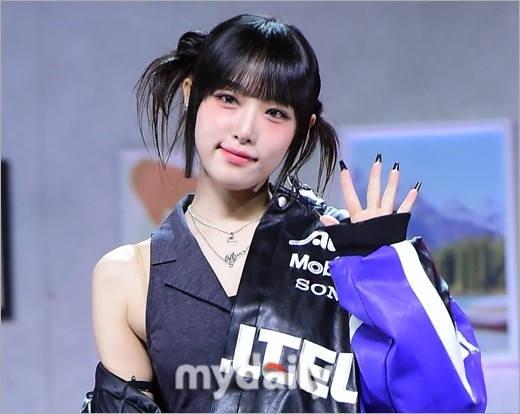 IZ*ONE出身チェ・イェナ、ソロデビュー1周年の感想を語る「これからも