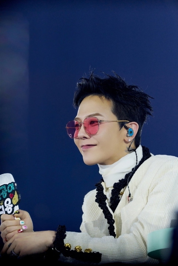 G-DRAGON、デビュー後初ファンミで計4万人を魅了…“家族団らん”のような