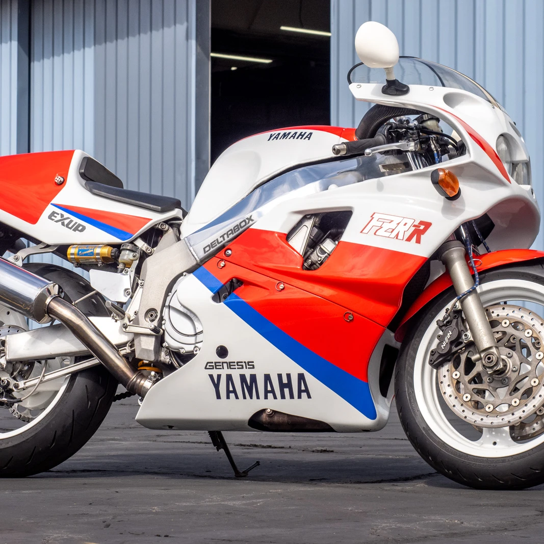 1989-yamaha-fzr750r-hero.webp