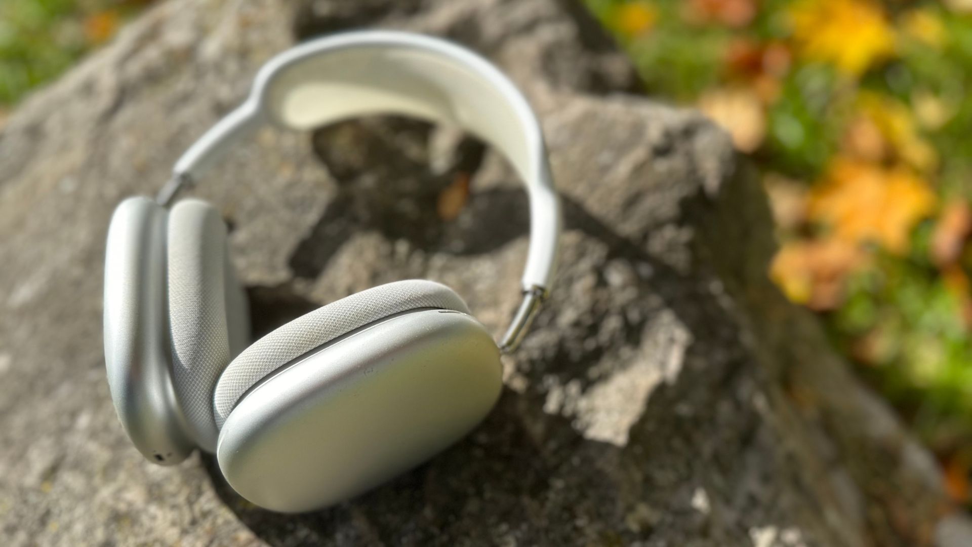 AirPods Max don't sell well enough for Apple to invest in new