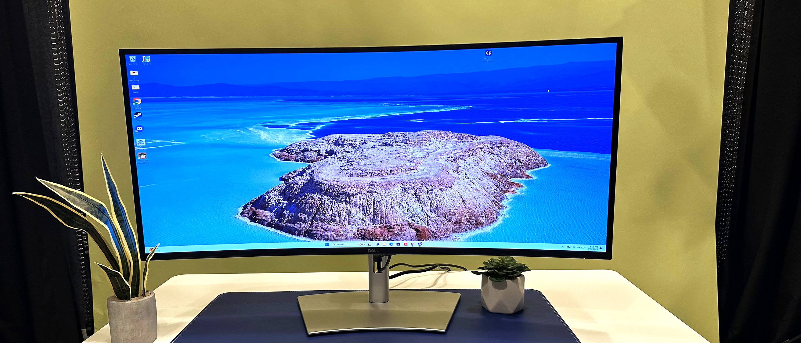 Dell UltraSharp 40 Curved Thunderbolt Hub Monitor (U4025QW) review