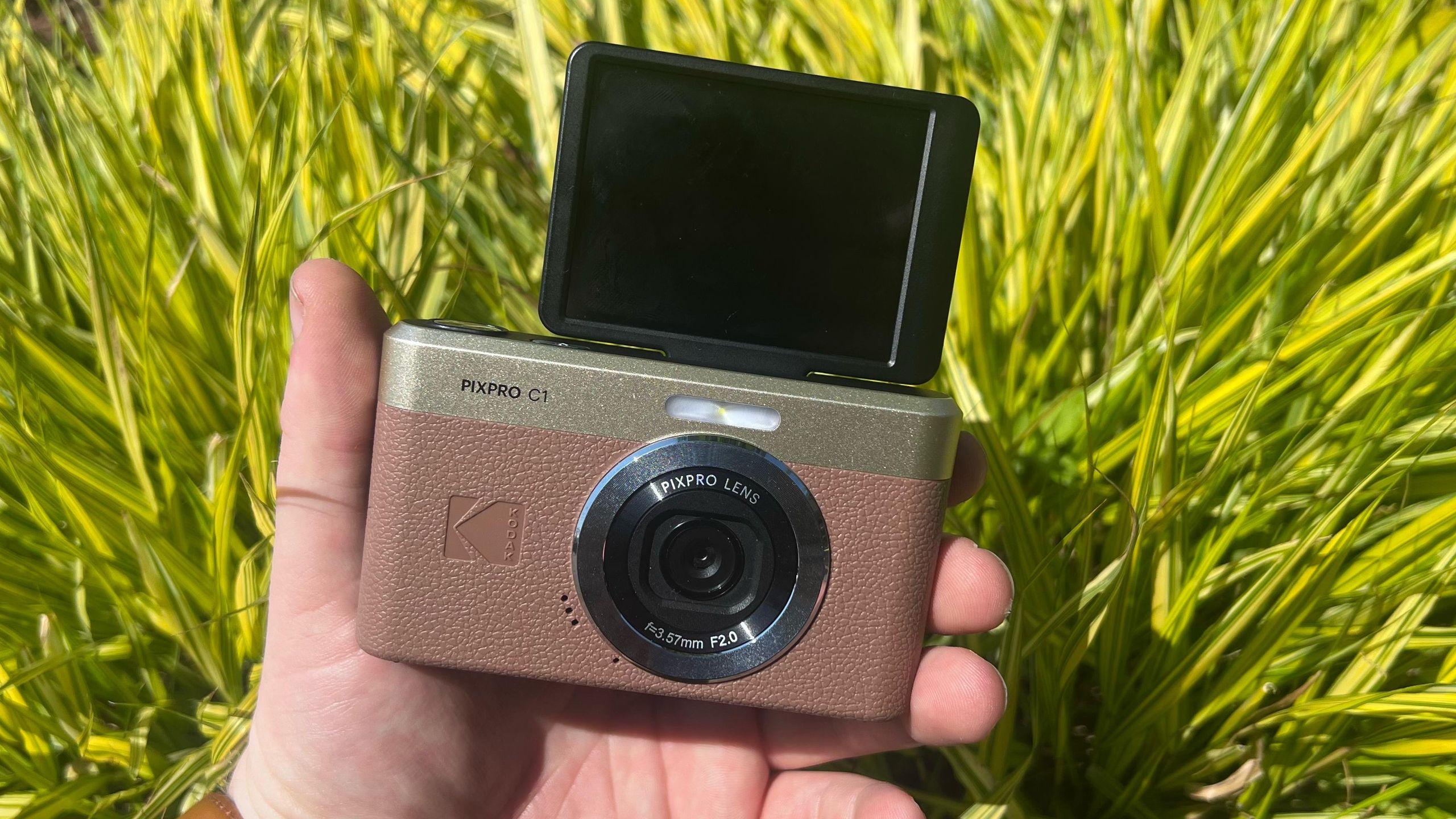 Kodak Pixpro C1 review: retro compact or just a cheap point and