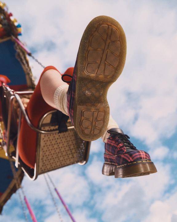 BUZZ 5I in Black | Dr. Martens