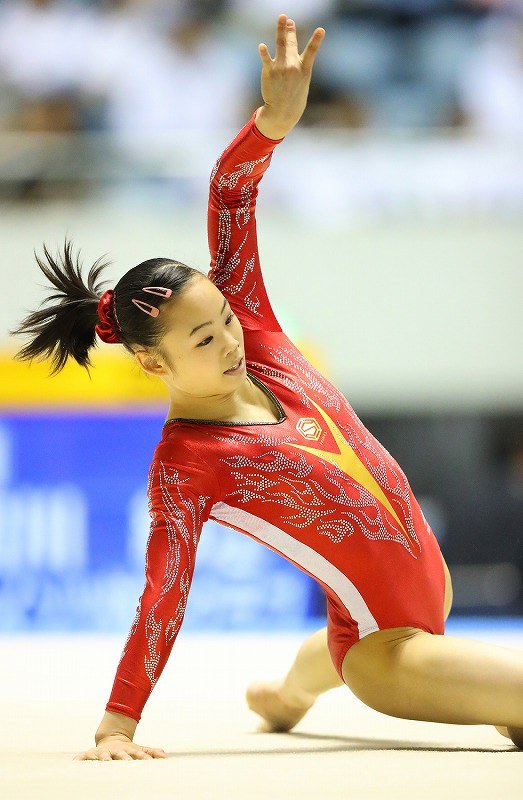 体操 全日本種目別選手権：3枠かけ8人決勝へ [写真特集14/12] | 毎日新聞