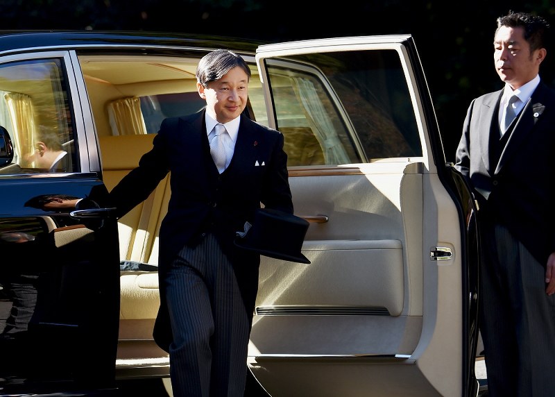 天皇、皇后両陛下が昭和、大正天皇陵を参拝 即位の礼と大嘗祭終了を