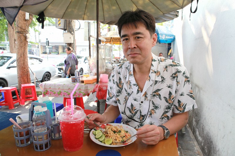 日本人バックパッカーは不滅？ 「90年代の記憶本」誕生のワケ | 毎日新聞