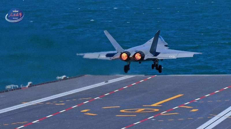 中国の新型空母、電磁カタパルトを使った発艦訓練に初成功 | 毎日新聞