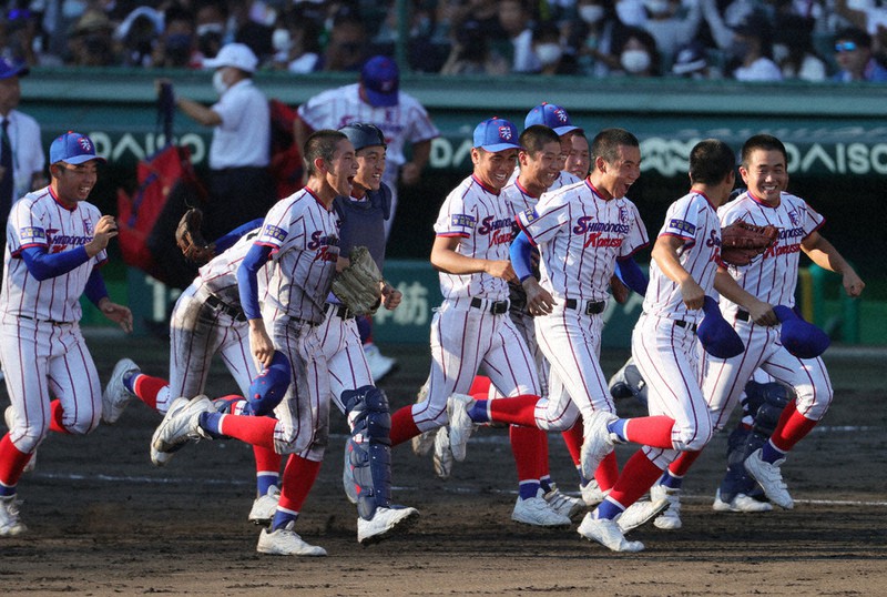 夏の高校野球 甲子園 下関国際、粘って4強 春の覇者・大阪桐蔭降す