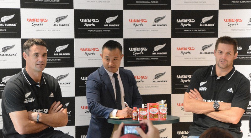 オールブラックスのレジェンド元主将と司令塔「自信と競争が重要