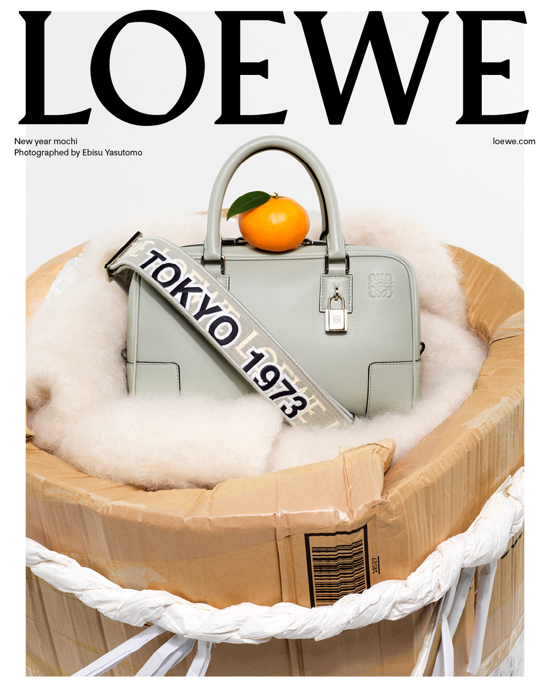 LOEWEの日本展開50周年を記念した限定バッグコレクション『TOKYO 1973』