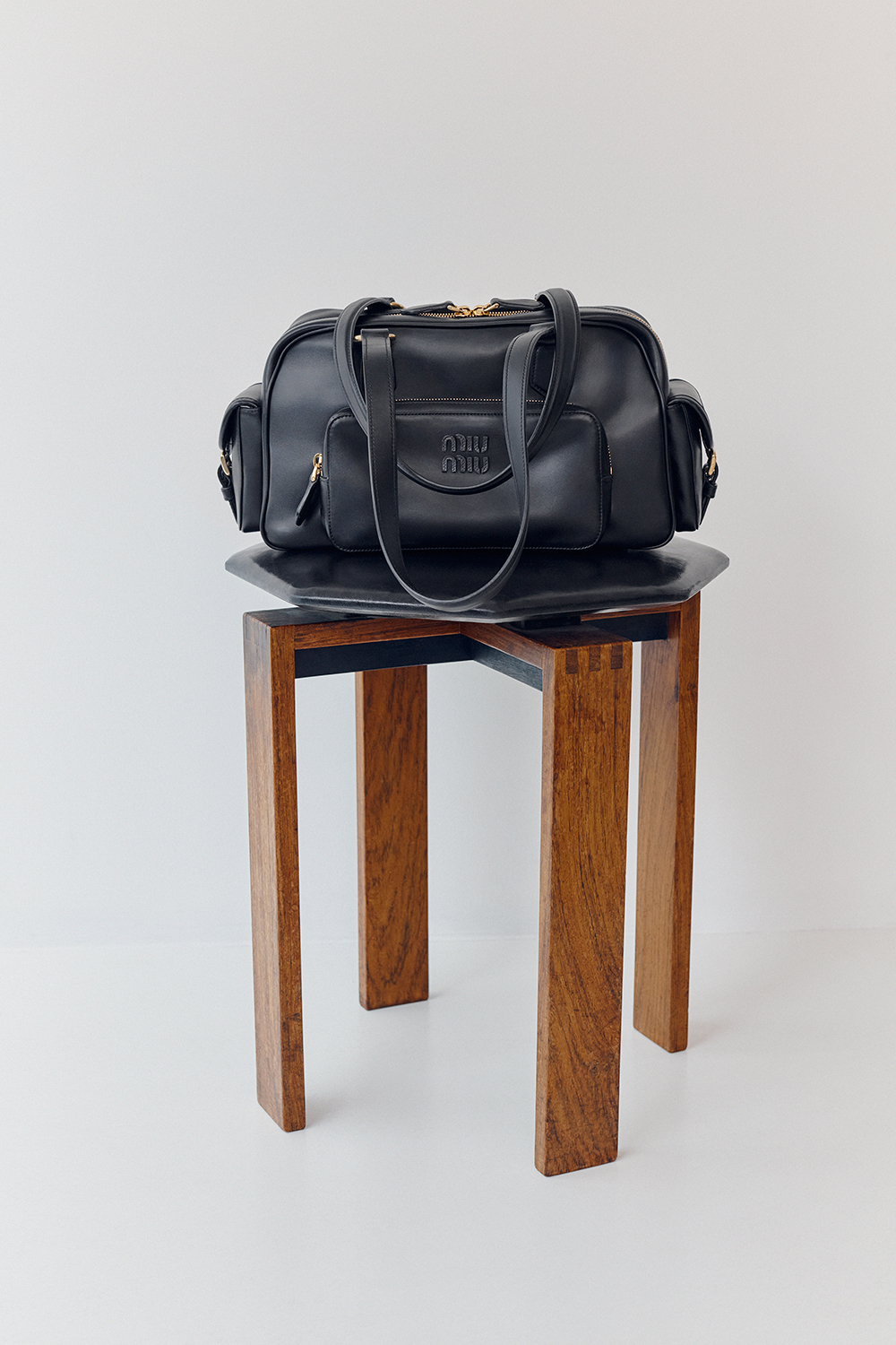 MIU MIUからポケットバッグシリーズの新作がリリース