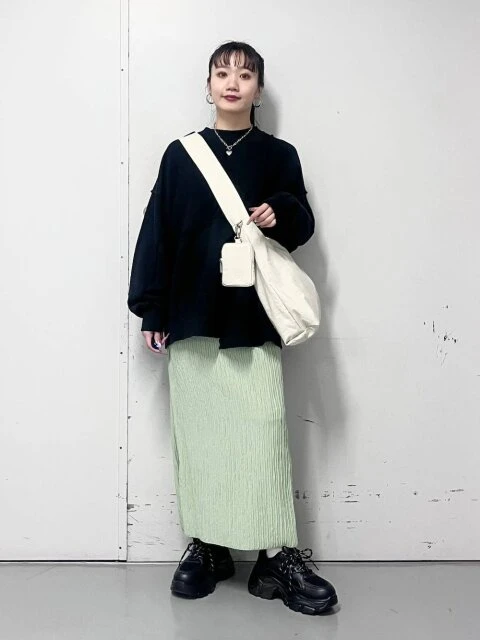 スウェット×スカートでラクなのにおしゃれを格上げ♡ラフになりすぎ