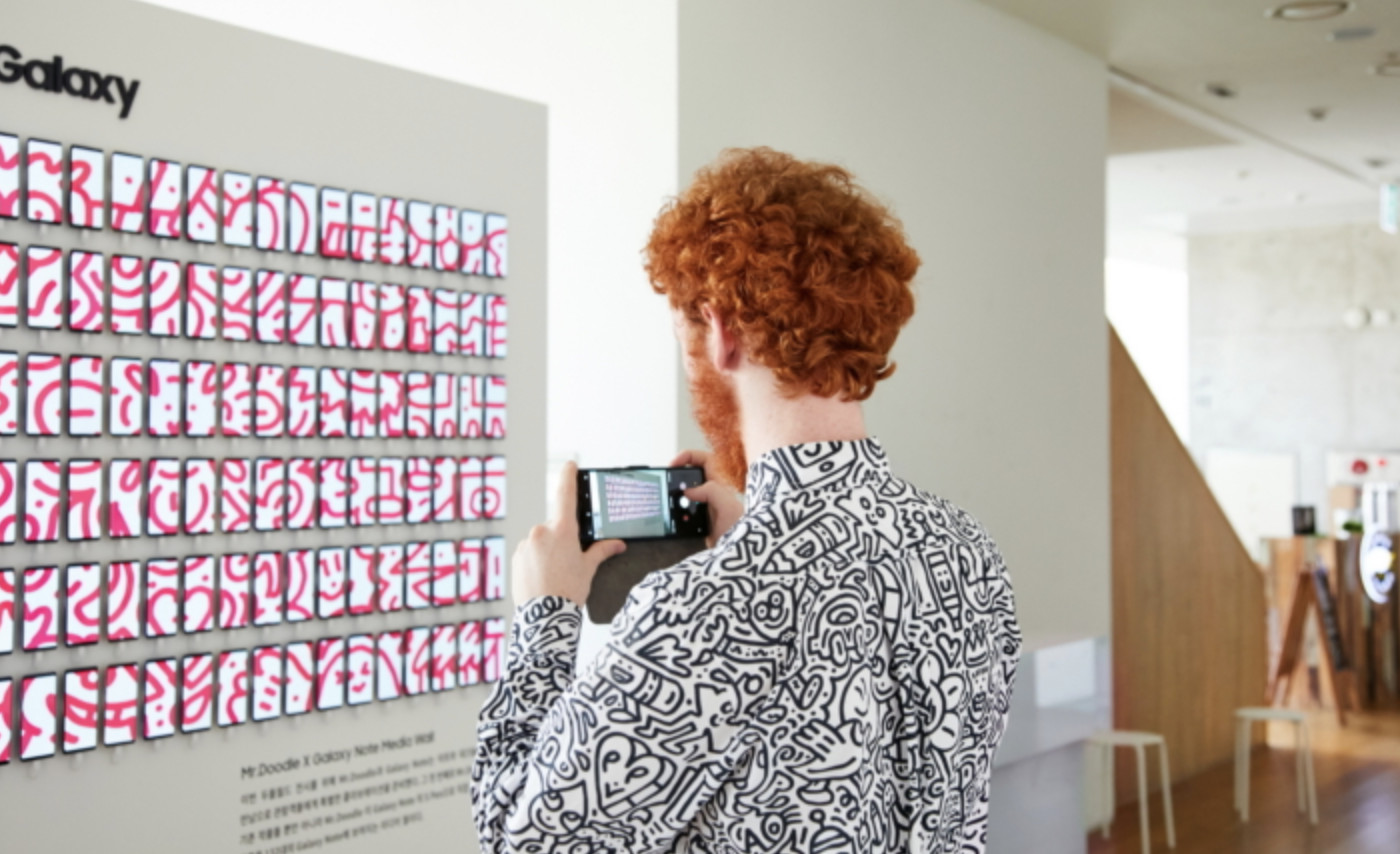 Mr. Doodle art exhibit in South Korea makes use of 132 Galaxy