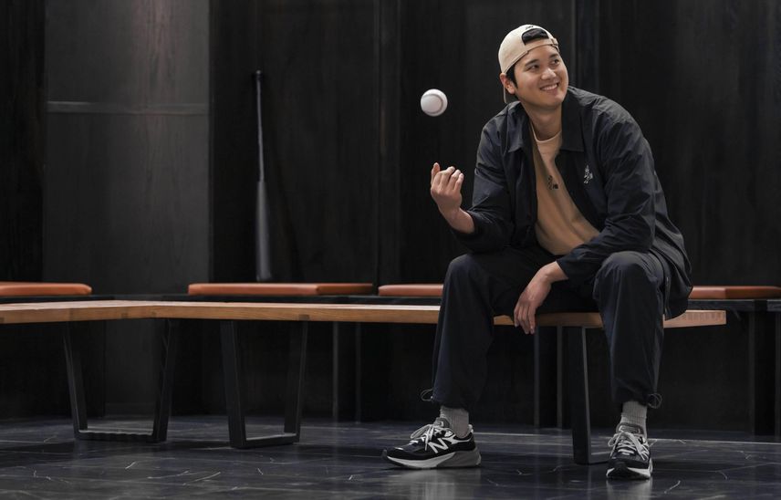 Shohei Ohtani × New Balance 990V6 