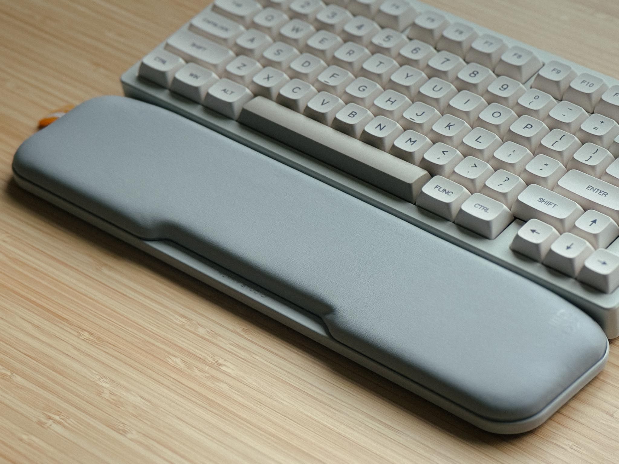 NuPhy Kickのリストレスト、高さを簡単に変えられちゃいます