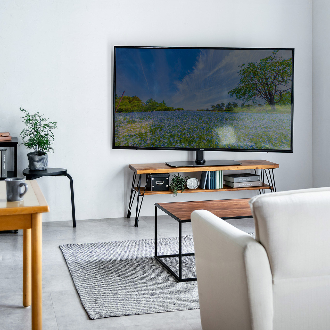 高さと角度を調整できる卓上テレビスタンド