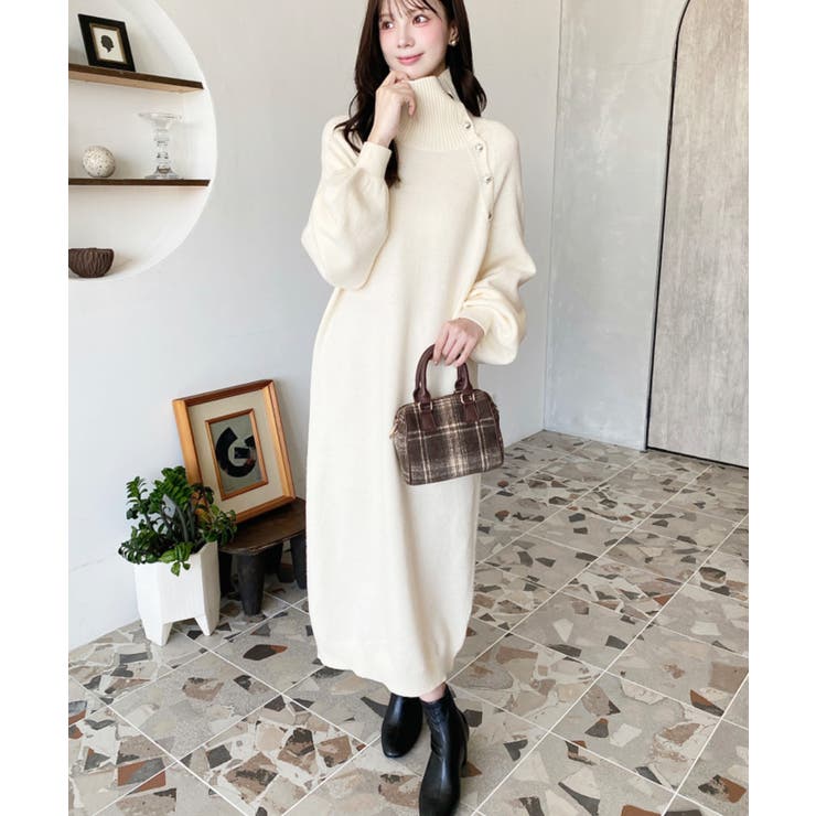 ハイネック金ボタンニットワンピース[品番：ERMW0004119]｜moment+