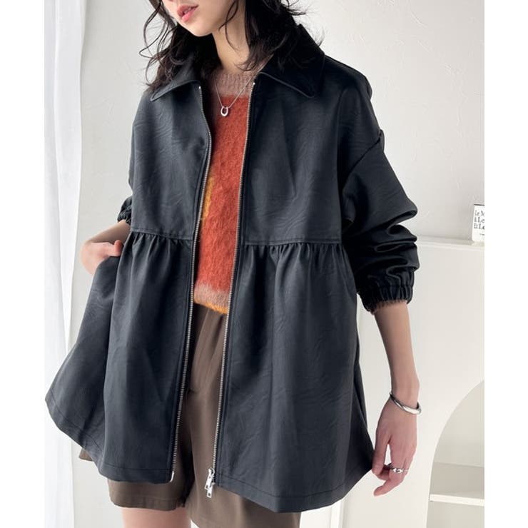 体型カバーも叶う！フェミニンペプラム仕立てのフェイクレザー