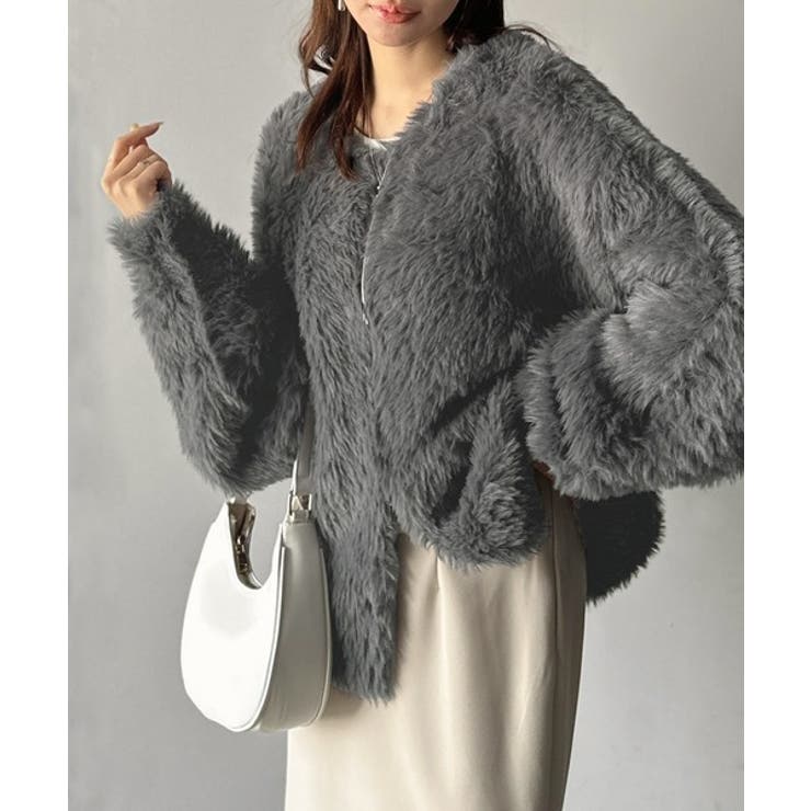 ふわっと包まれる心地よさ。モコモコフェザーニットホックカーディガン