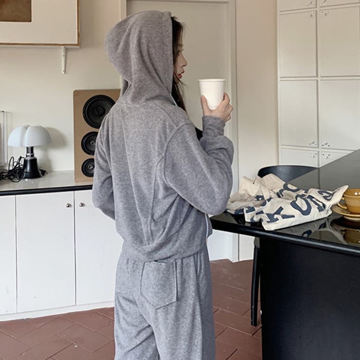 SHOPLIST限定】ベルベット素材のカジュアルなフード付きスウェット