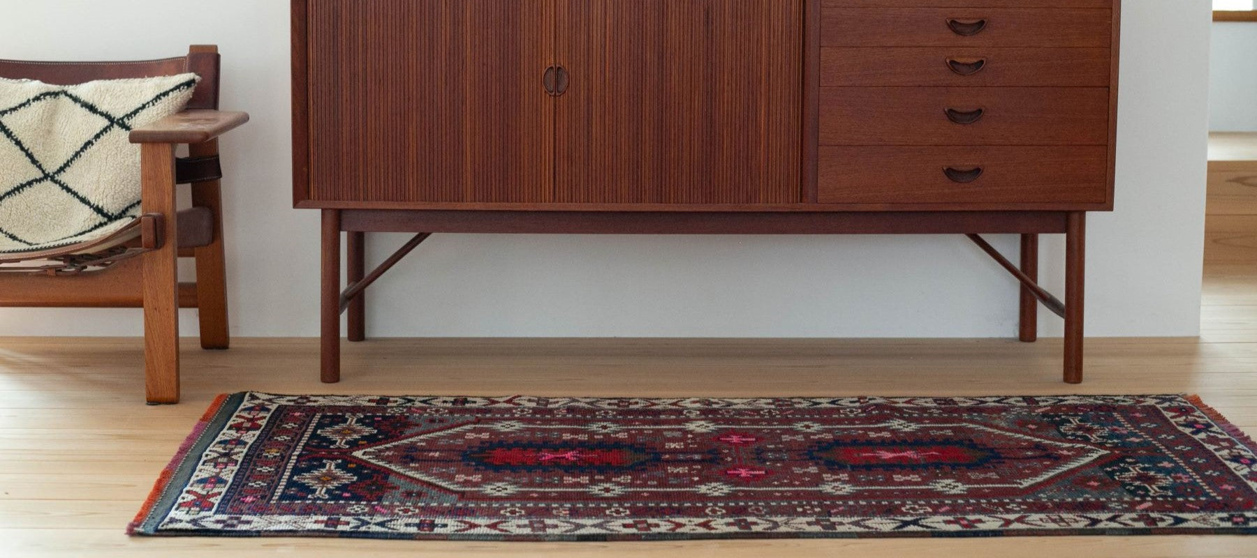 本物のトライバルラグとは？8つの魅力で解説｜ヴィンテージ手織り絨毯