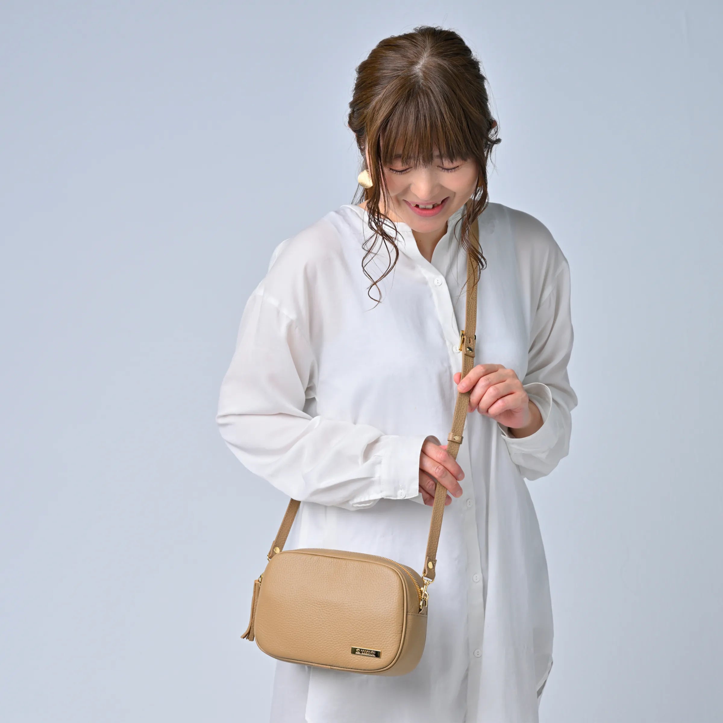 ミニレザーショルダーバッグ 2WAY 本革ポーチとしても使える タッセル