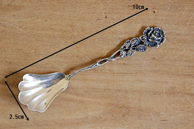 複数本あり！アンティークモチーフのバラ柄シルバーティースプーン