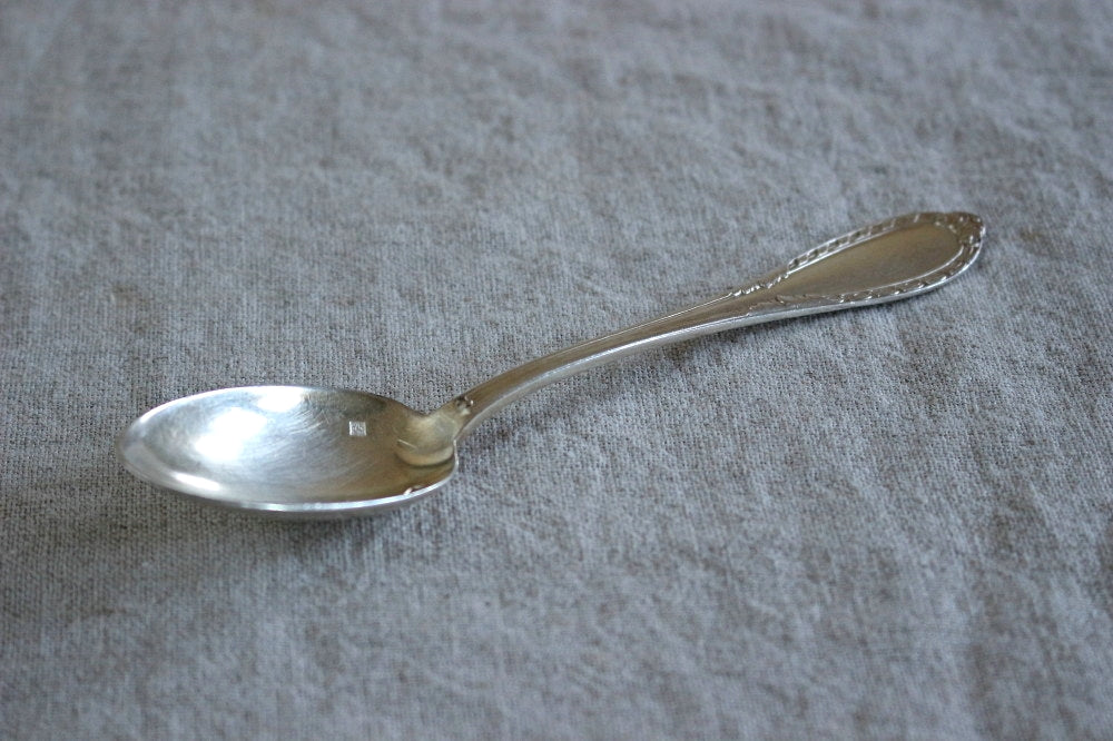 6本あり！シンプルデザインのデザートスプーン（2.5x14cm） フランス