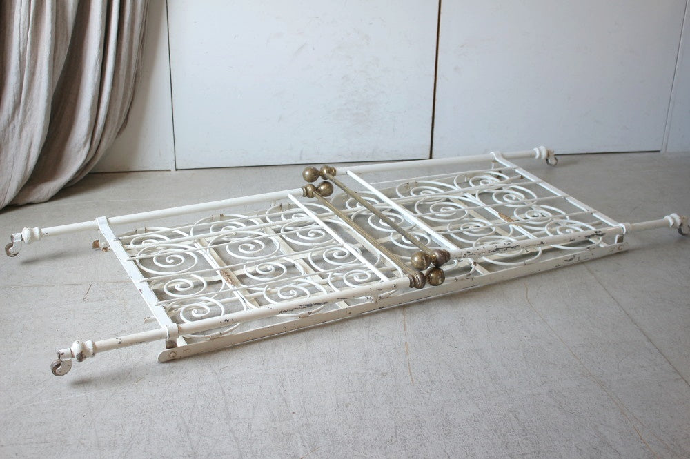 ソファとして使うと素敵なアイアンベビーベッド（横幅147cm） フランス