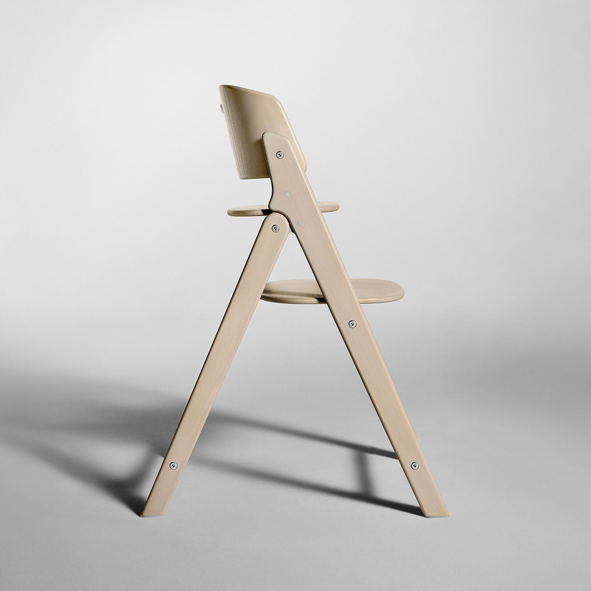 折りたためるハイチェア「クリック&フォールド」が新登場