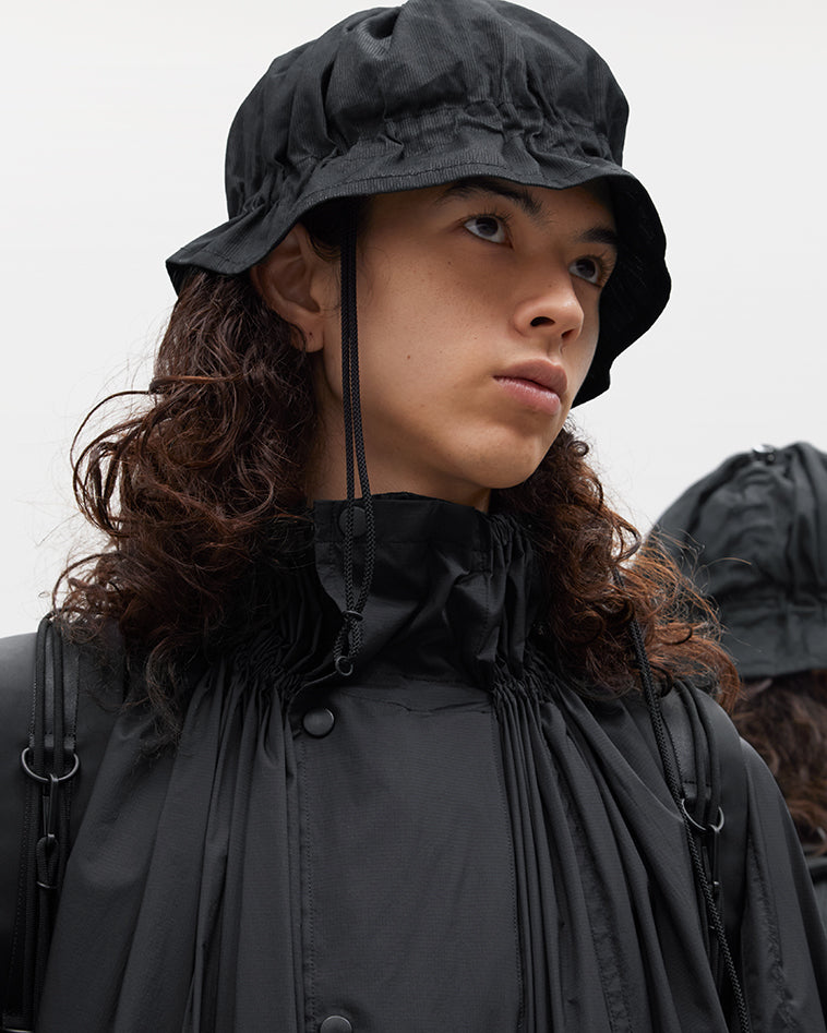 アイテムのご紹介「STRINGS BAG」「STRINGS HAT」 – isseymiyake.com