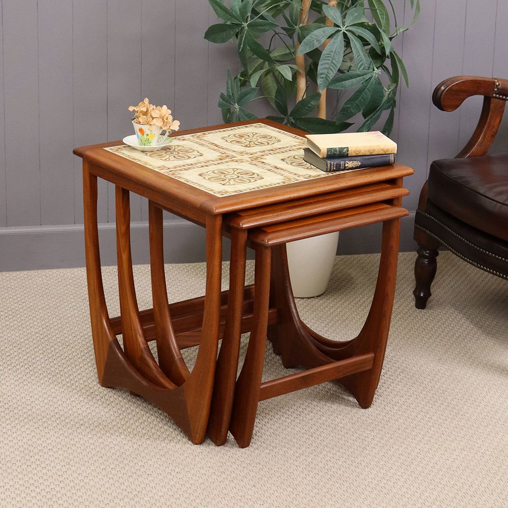 タイルトップがお気に入り♪ G-PLANネストテーブル VC111-057