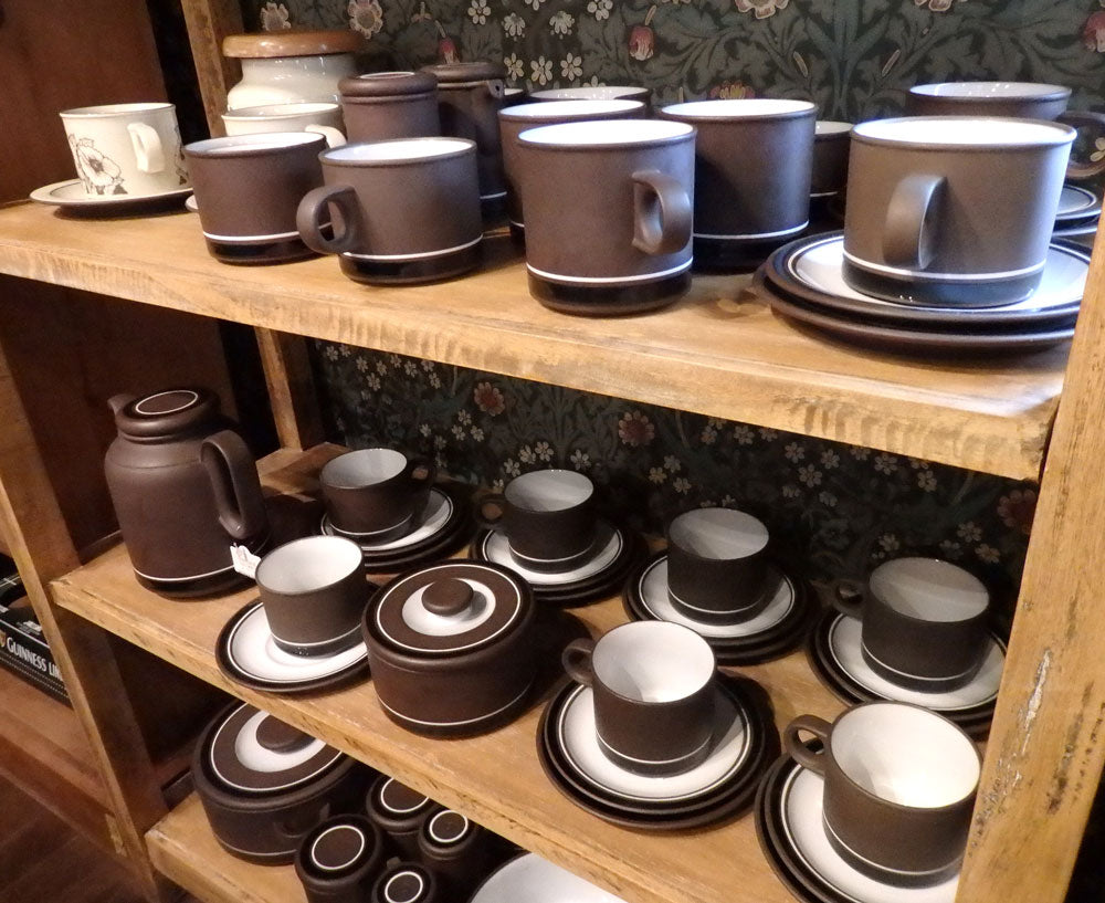 選んで飾って オシャレなヴィンテージの食器たち – アンティーク家具と
