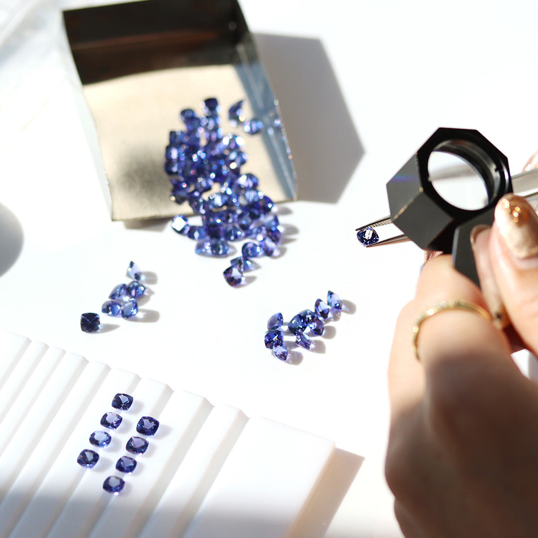 ビズー公式】タンザナイト(ディープカラー) K18/PTネックレス・セラム