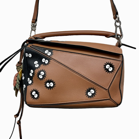 広尾店で、ロエベとスタジオジブリのとなりのトトロコラボのまっくろ