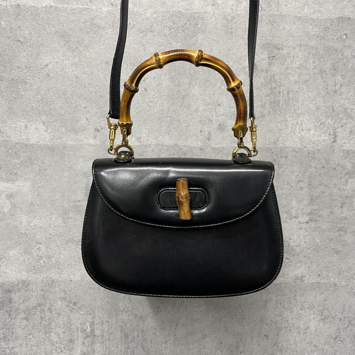 銀座本店で、グッチのバンブーシリーズのターンロック2wayショルダー