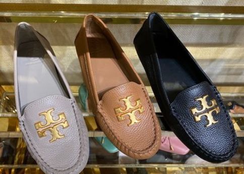有能過ぎ♪「Tory Burch(トリーバーチ)」 のドライビングシューズで