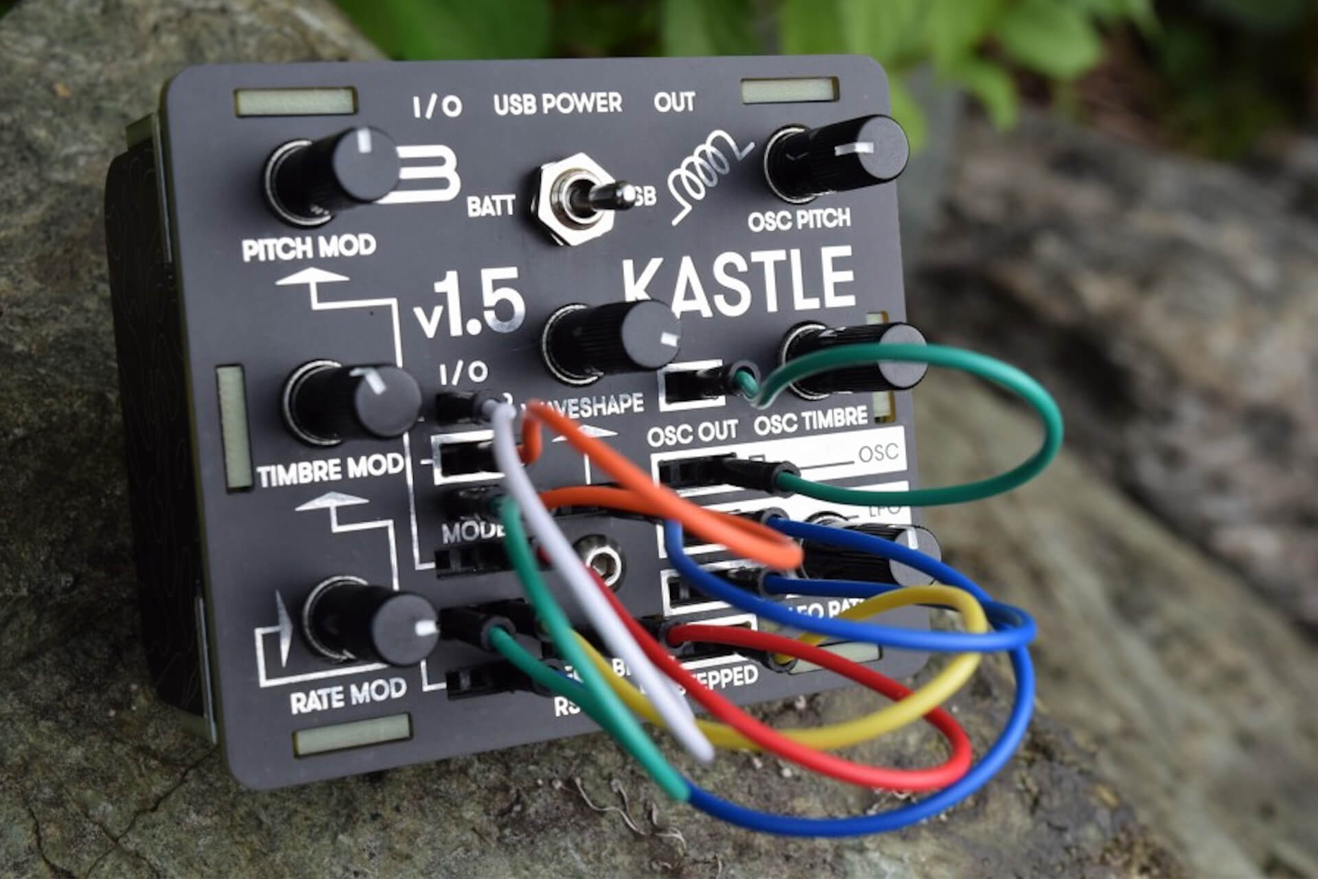 超小型モジュラー・シンセサイザー「KASTLE V1.5」のサウンドと魅力
