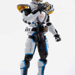 紅音也ヘッドも付属した仮面ライダーイクサの精巧なフィギュアが登場