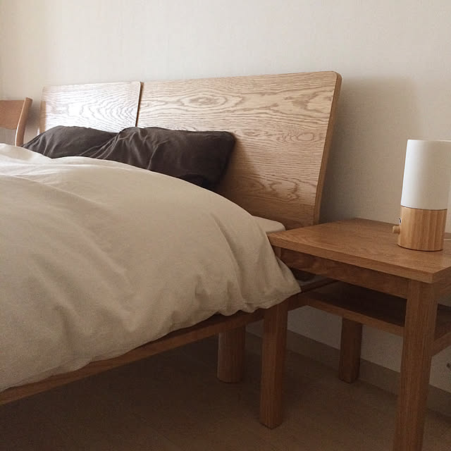 無印良品 ベッドサイドテーブルのおすすめ商品とおしゃれな実例