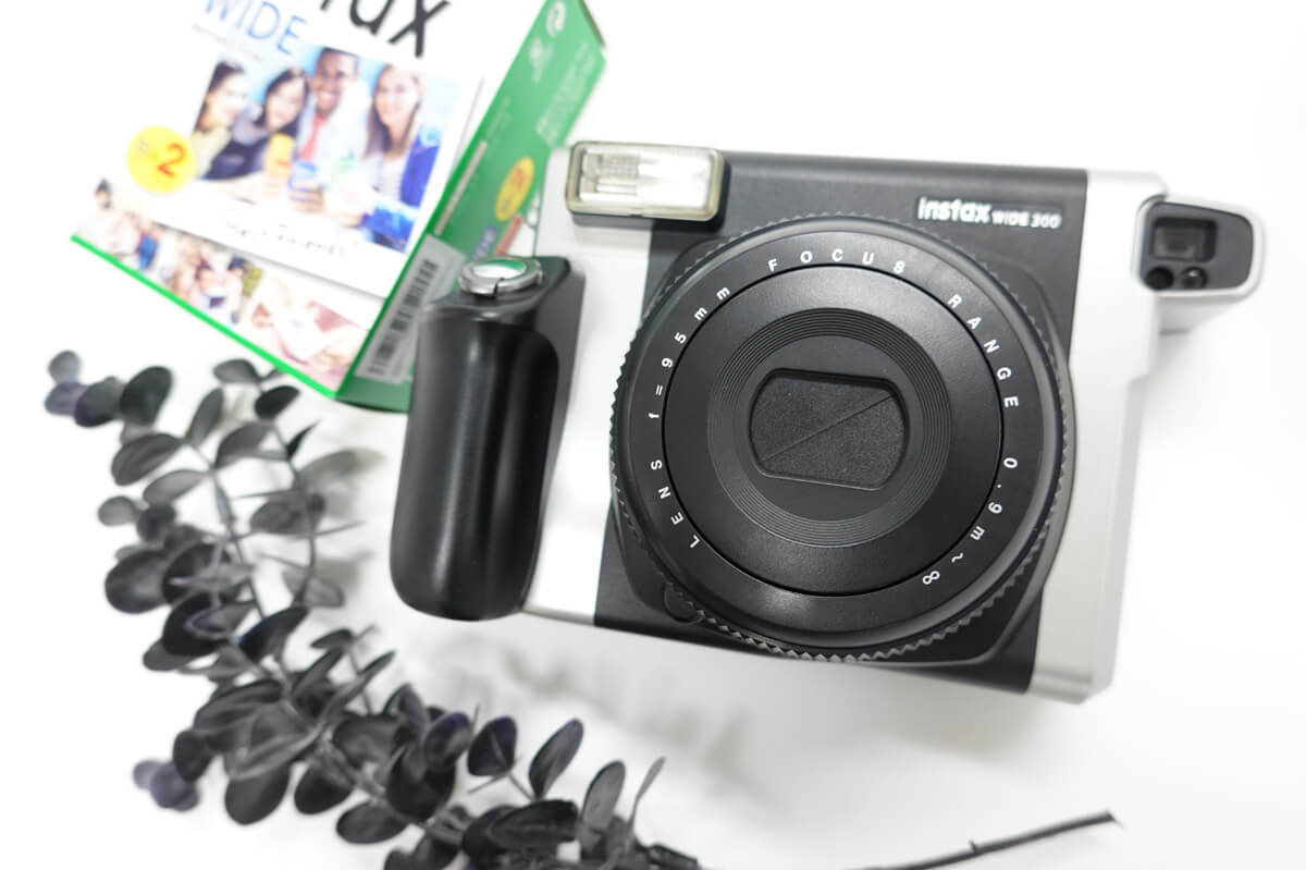 ワイドなチェキ“instax WIDE300”レビュー！2倍サイズの魅力や